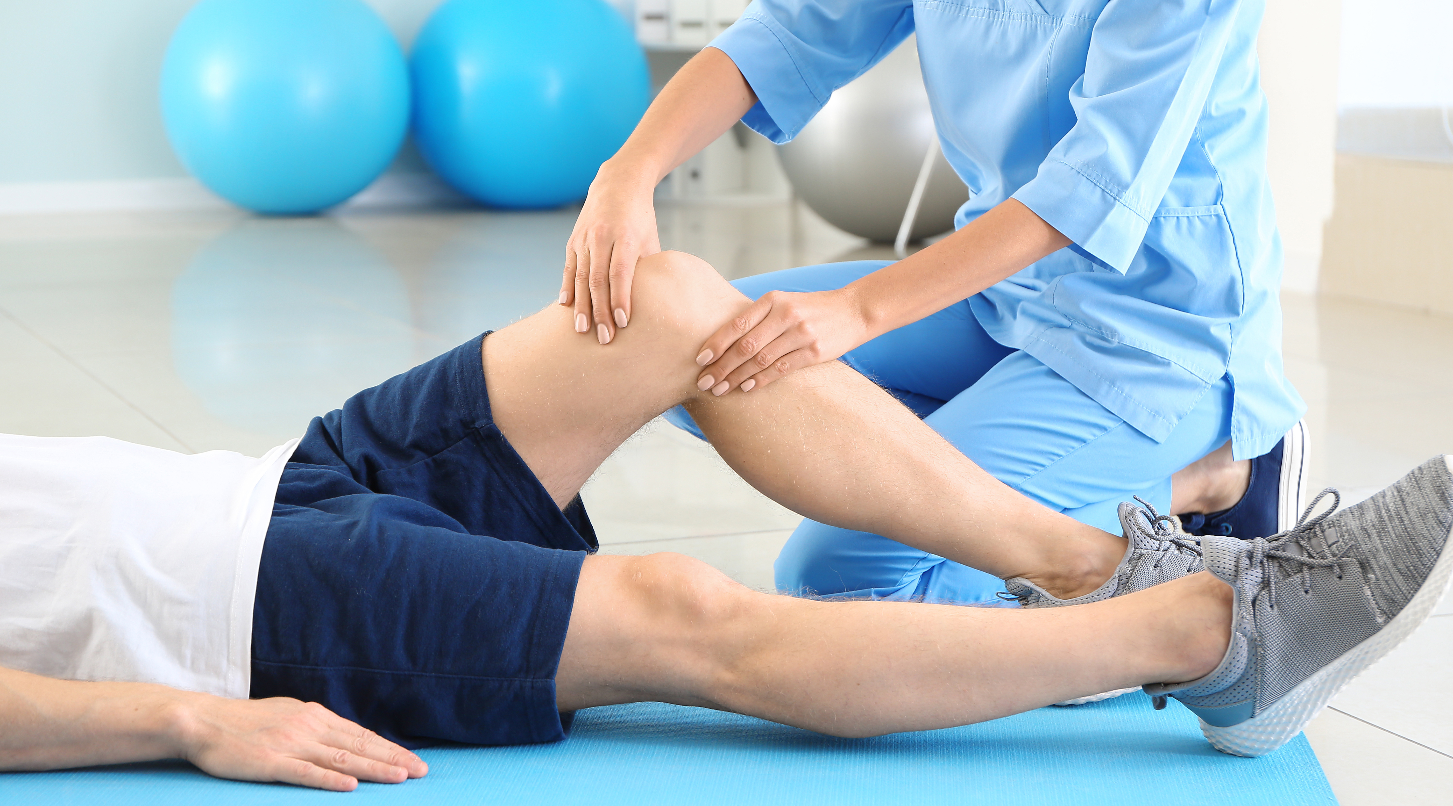 La actividad física con fines terapéuticos  debe ser realizada por los fisioterapeutas